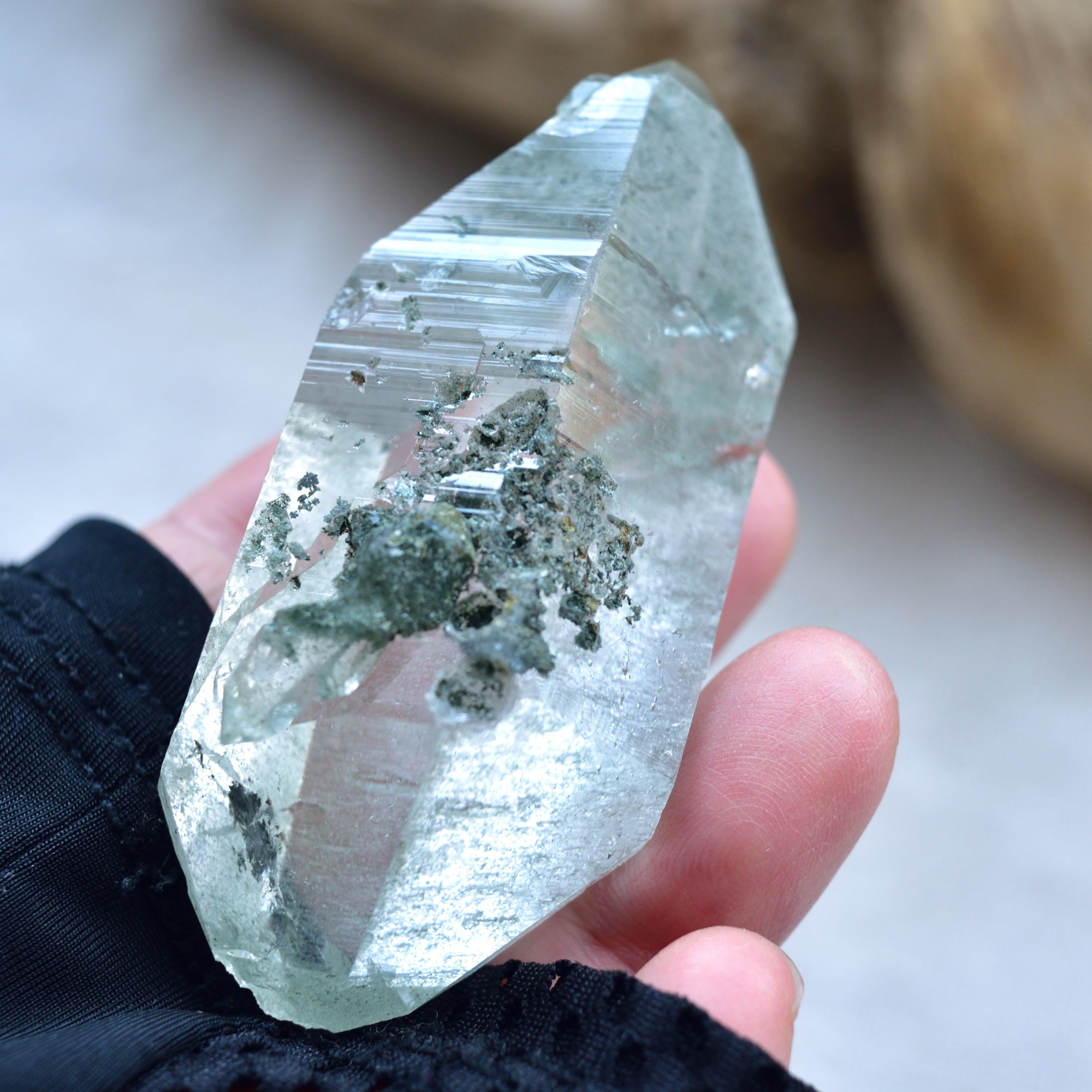ヒマラヤ水晶　クローライト・イン・クォーツ　両剣水晶　ブリッジ　インド・マニハール産　50ｇ