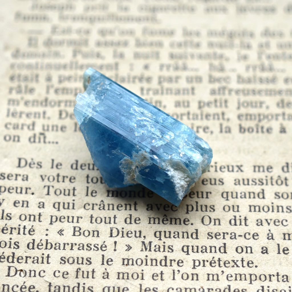 アクアマリン結晶　Abyss Blue　ベトナム産　43.7cts.