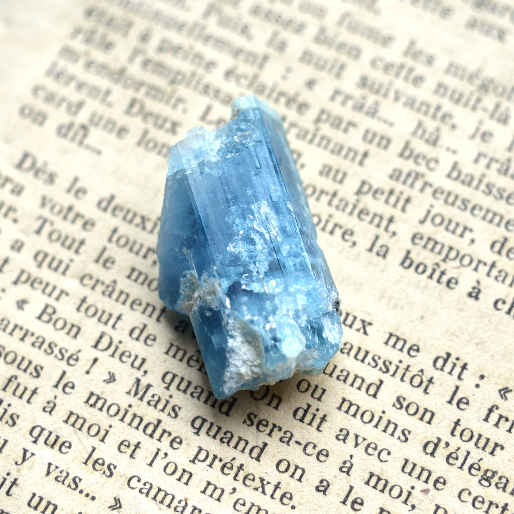 アクアマリン結晶　Abyss Blue　ベトナム産　43.7cts.
