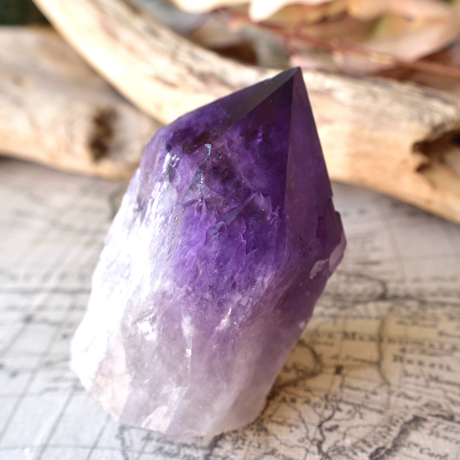 ボリビアン・アメジスト　Lemurian Violet Flame　イシス　ボリビア産　1.03kg