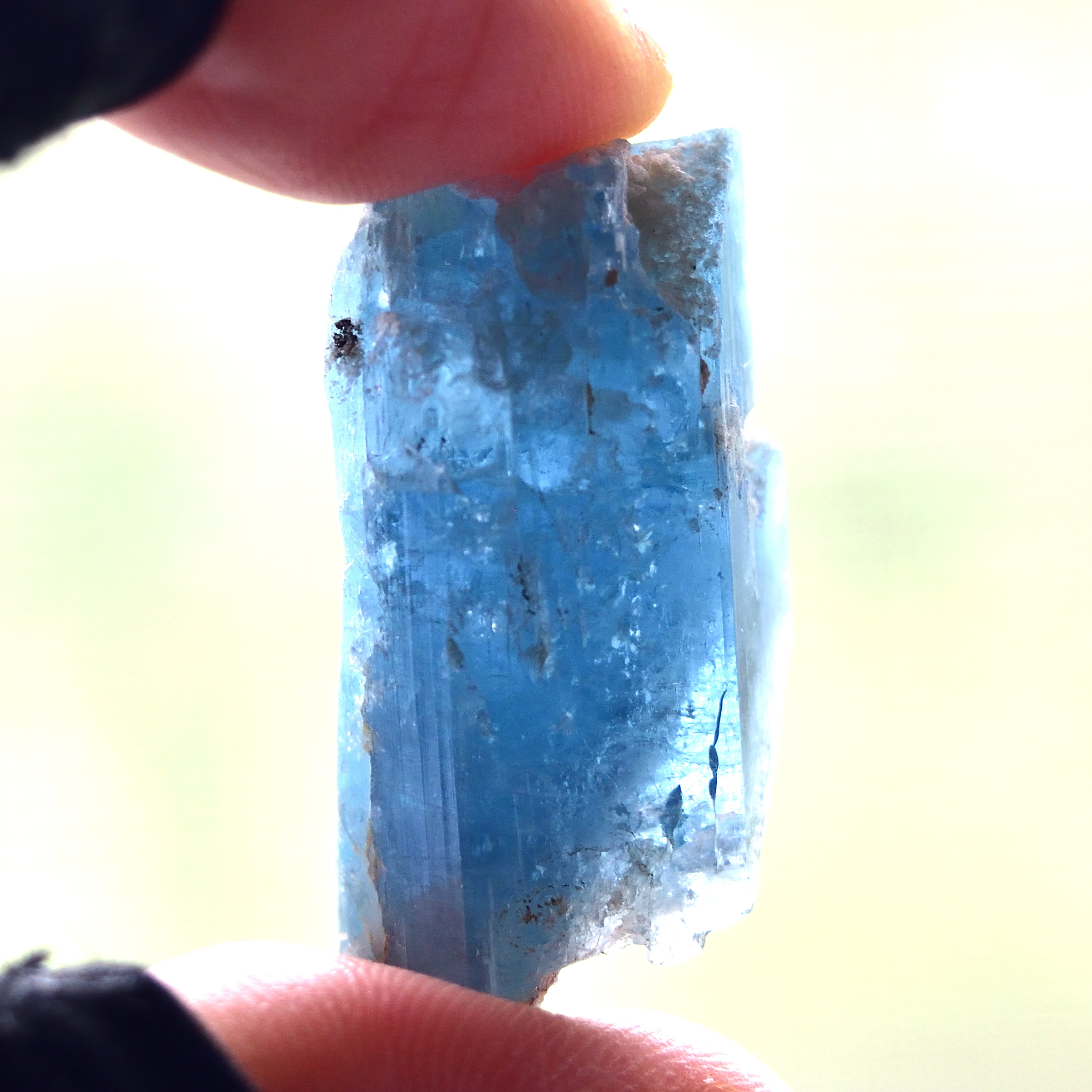 アクアマリン結晶　Abyss Blue　ベトナム産　43.7cts.