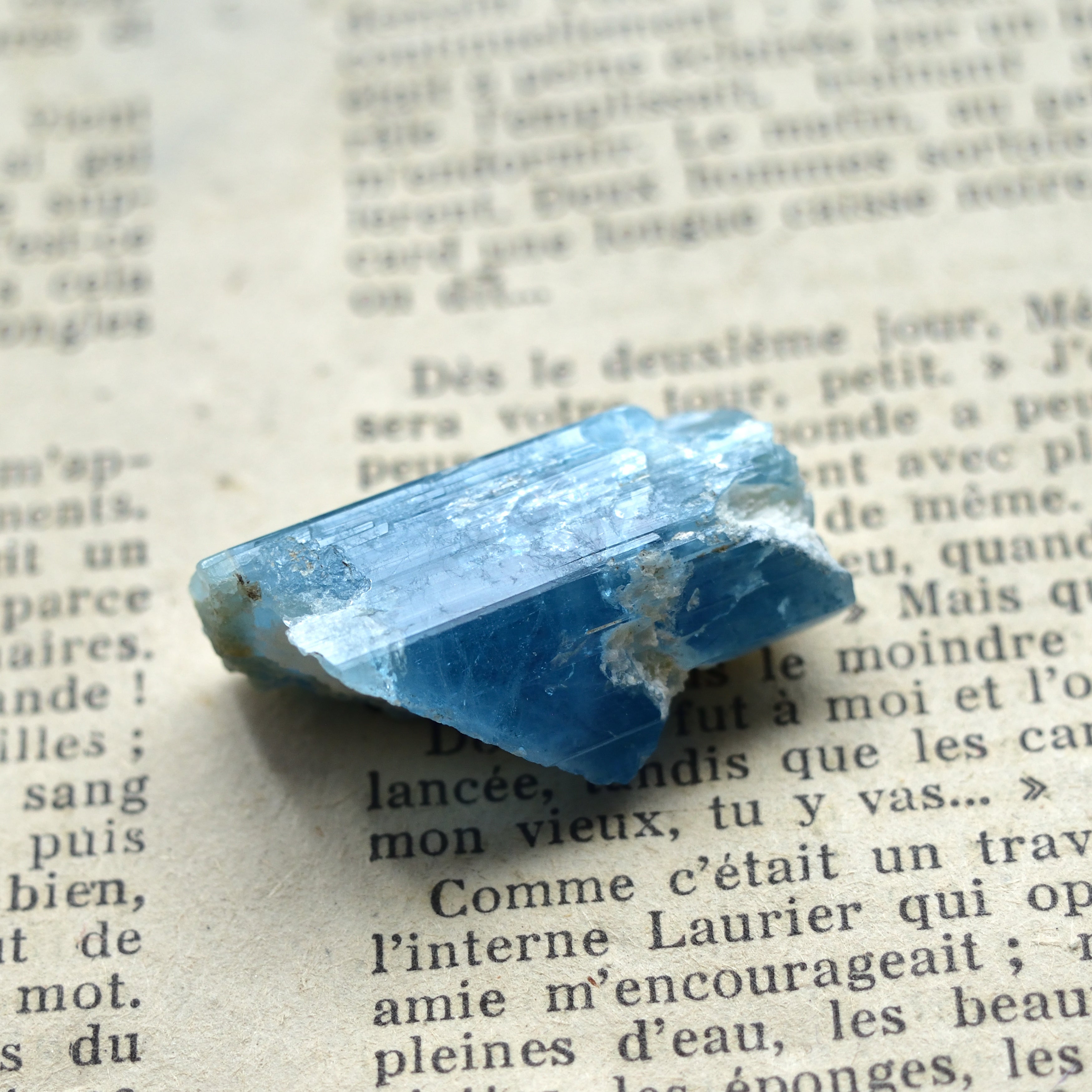 アクアマリン結晶　Abyss Blue　ベトナム産　43.7cts.