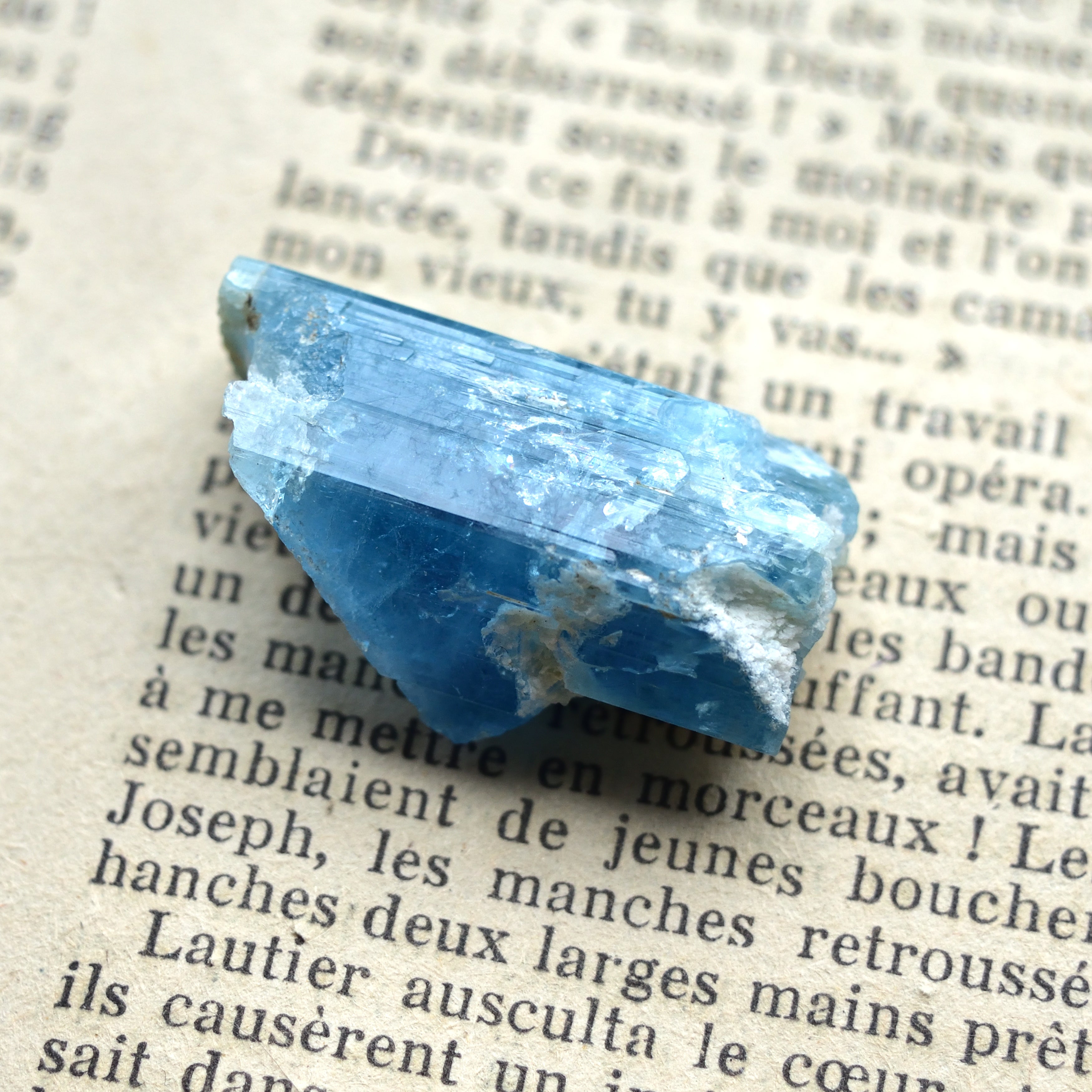 アクアマリン結晶　Abyss Blue　ベトナム産　43.7cts.