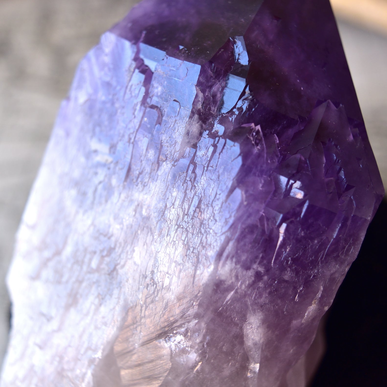 ボリビアン・アメジスト　Lemurian Violet Flame　イシス　ボリビア産　1.03kg