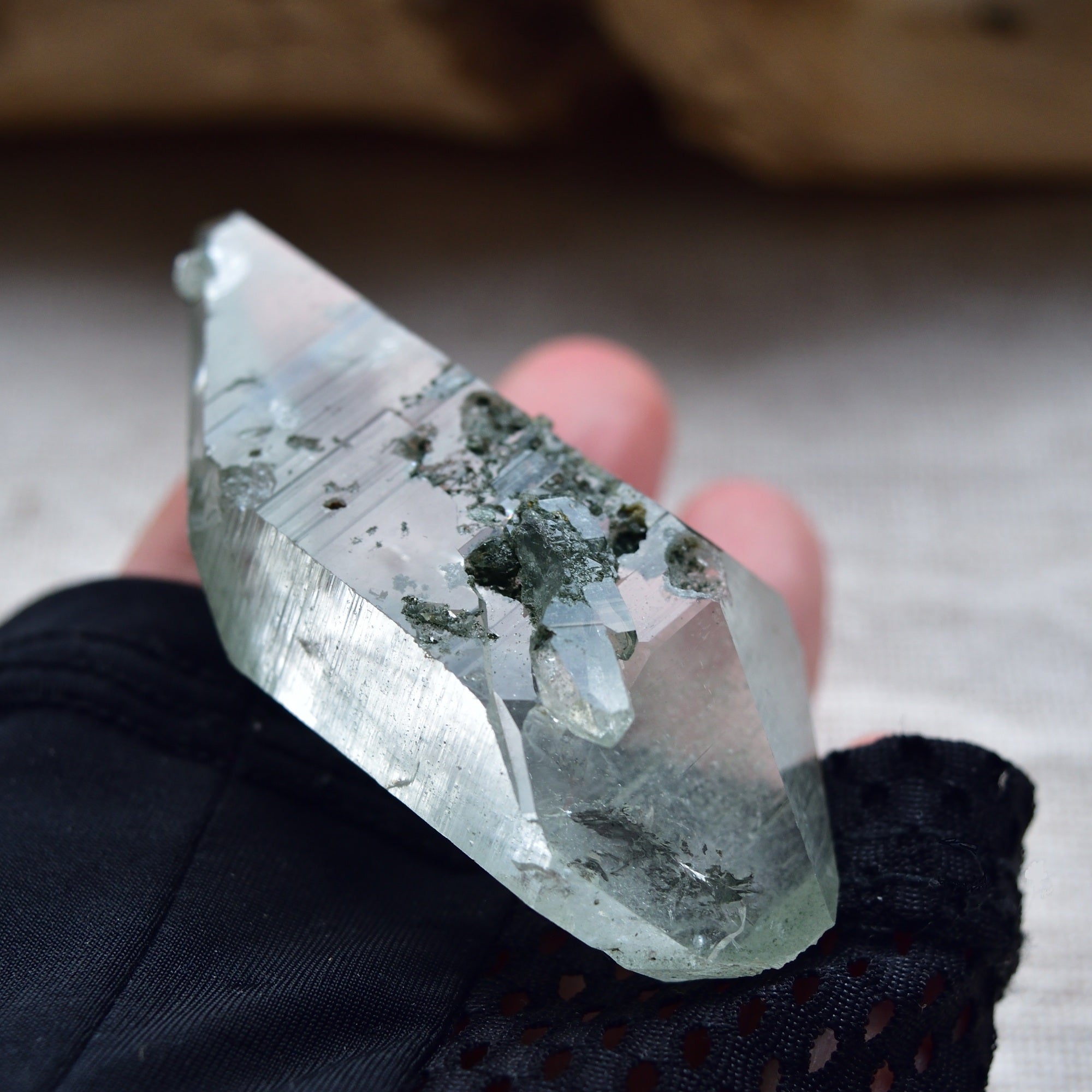 ヒマラヤ水晶　クローライト・イン・クォーツ　両剣水晶　ブリッジ　インド・マニハール産　50ｇ