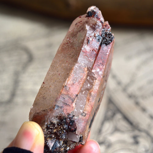Shrine Quartz　シュライン・クォーツ　タントリック・ツイン　ファントム　ヘマタイト　ブラジル・パラ州産　100ｇ