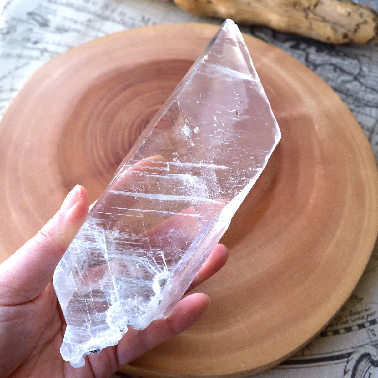 セレナイト　聖母マリアのガラス　ブラジル・ミナスジェライス州産　683g