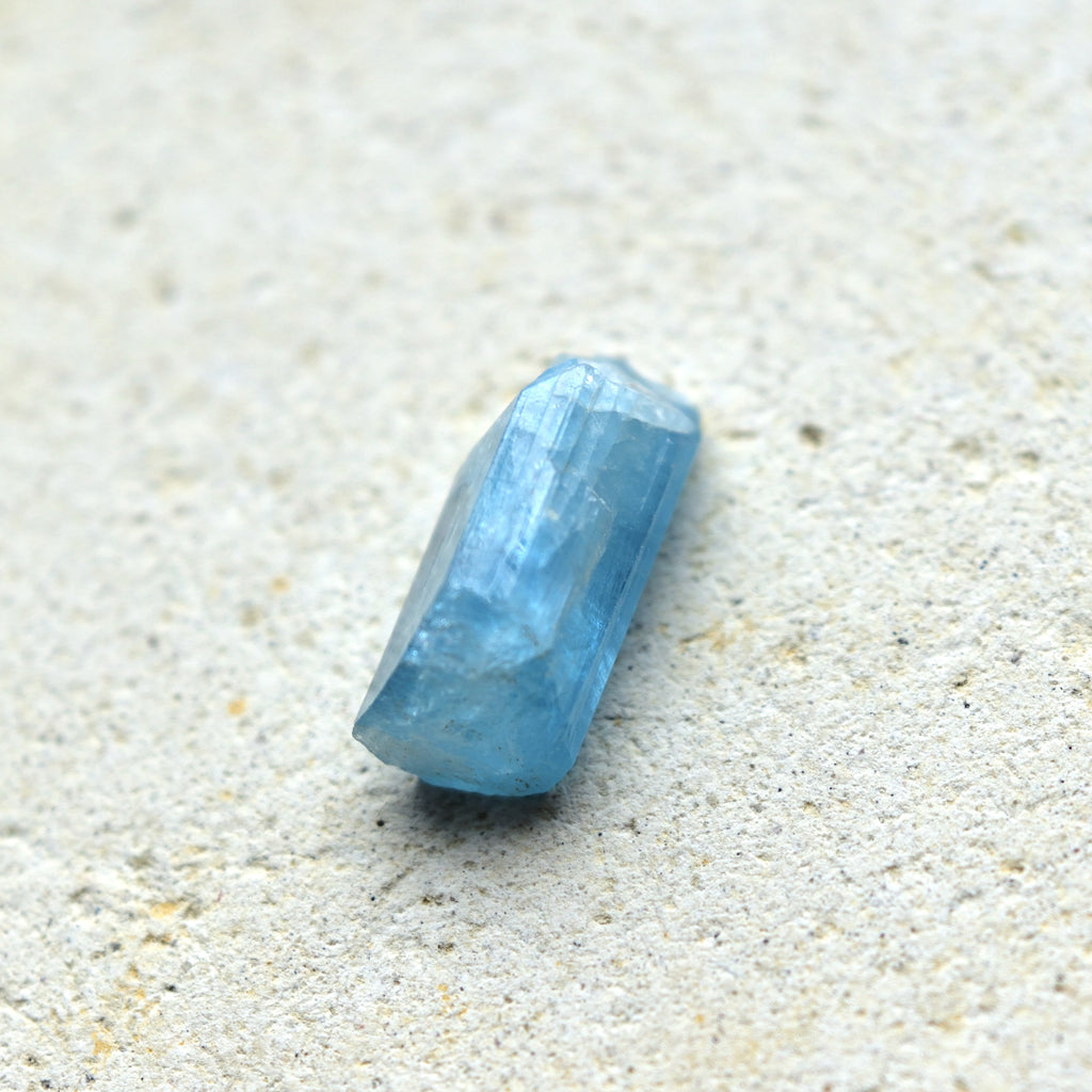 アクアマリン結晶　Cerulean Blue　ベトナム産　7.5cts.