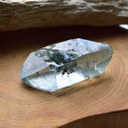 ヒマラヤ水晶　クローライト・イン・クォーツ　両剣水晶　ブリッジ　インド・マニハール産　50ｇ