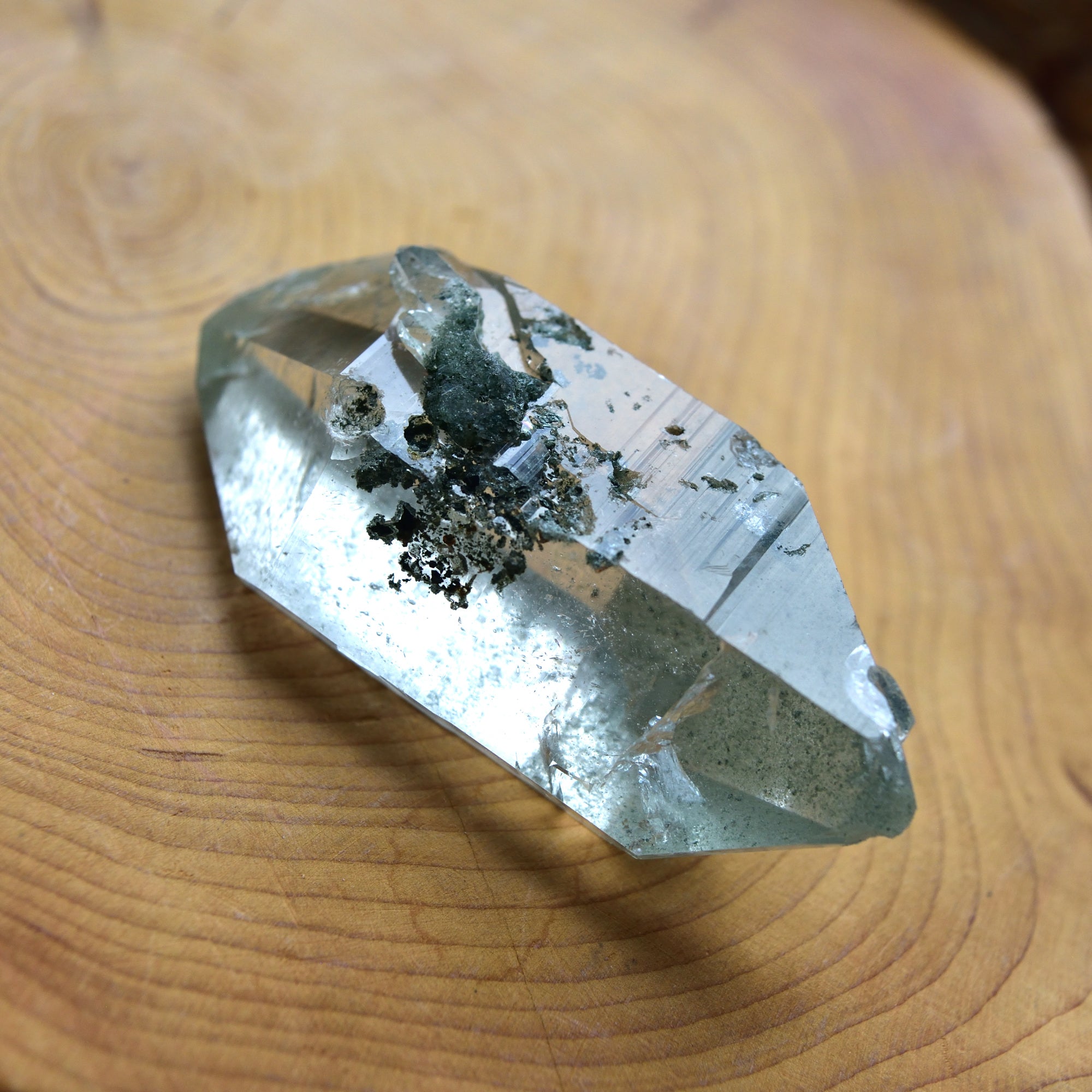 ヒマラヤ水晶　クローライト・イン・クォーツ　両剣水晶　ブリッジ　インド・マニハール産　50ｇ