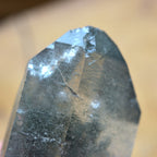 ヒマラヤ水晶　クローライト・イン・クォーツ　両剣水晶　ブリッジ　インド・マニハール産　50ｇ