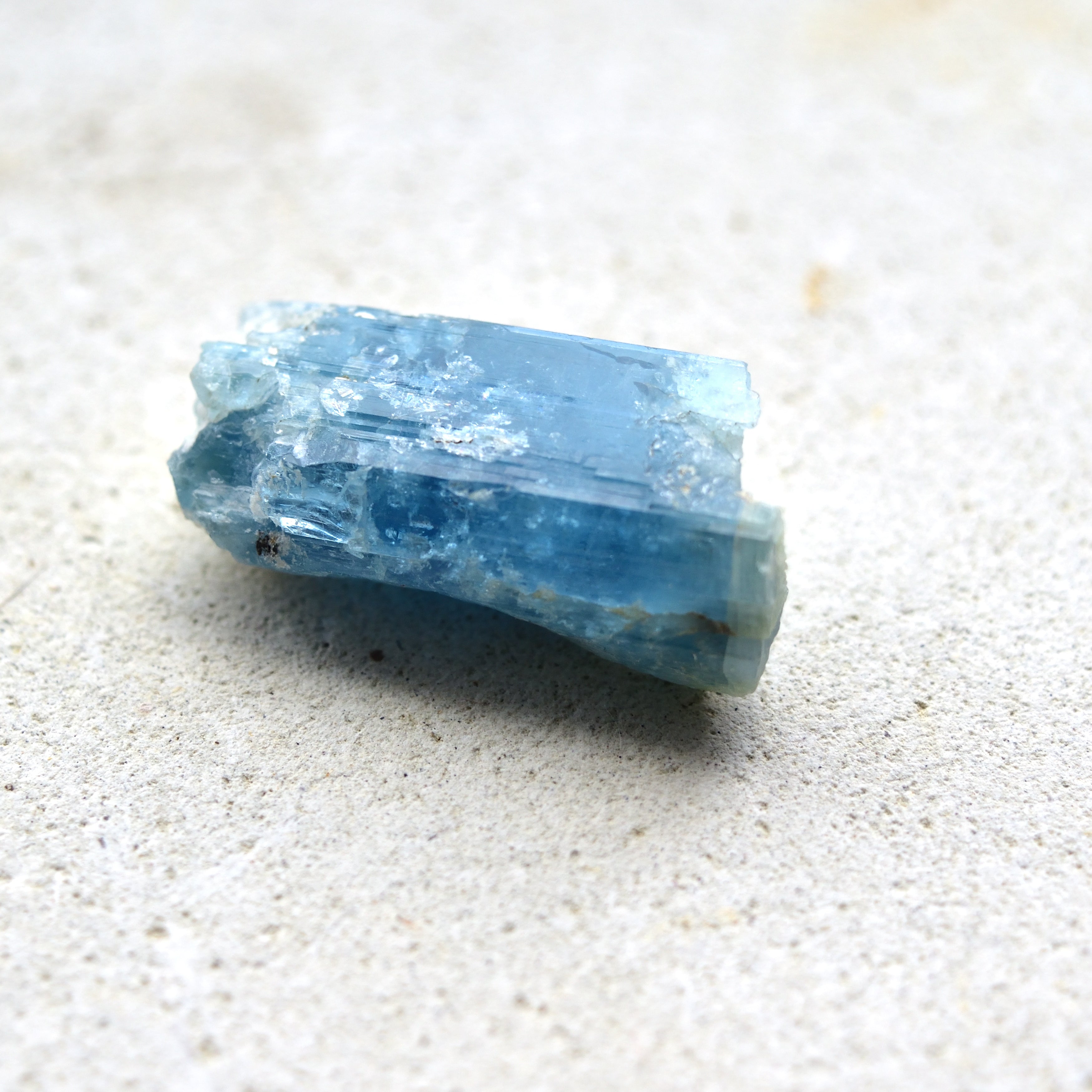 アクアマリン結晶　Abyss Blue　ベトナム産　43.7cts.