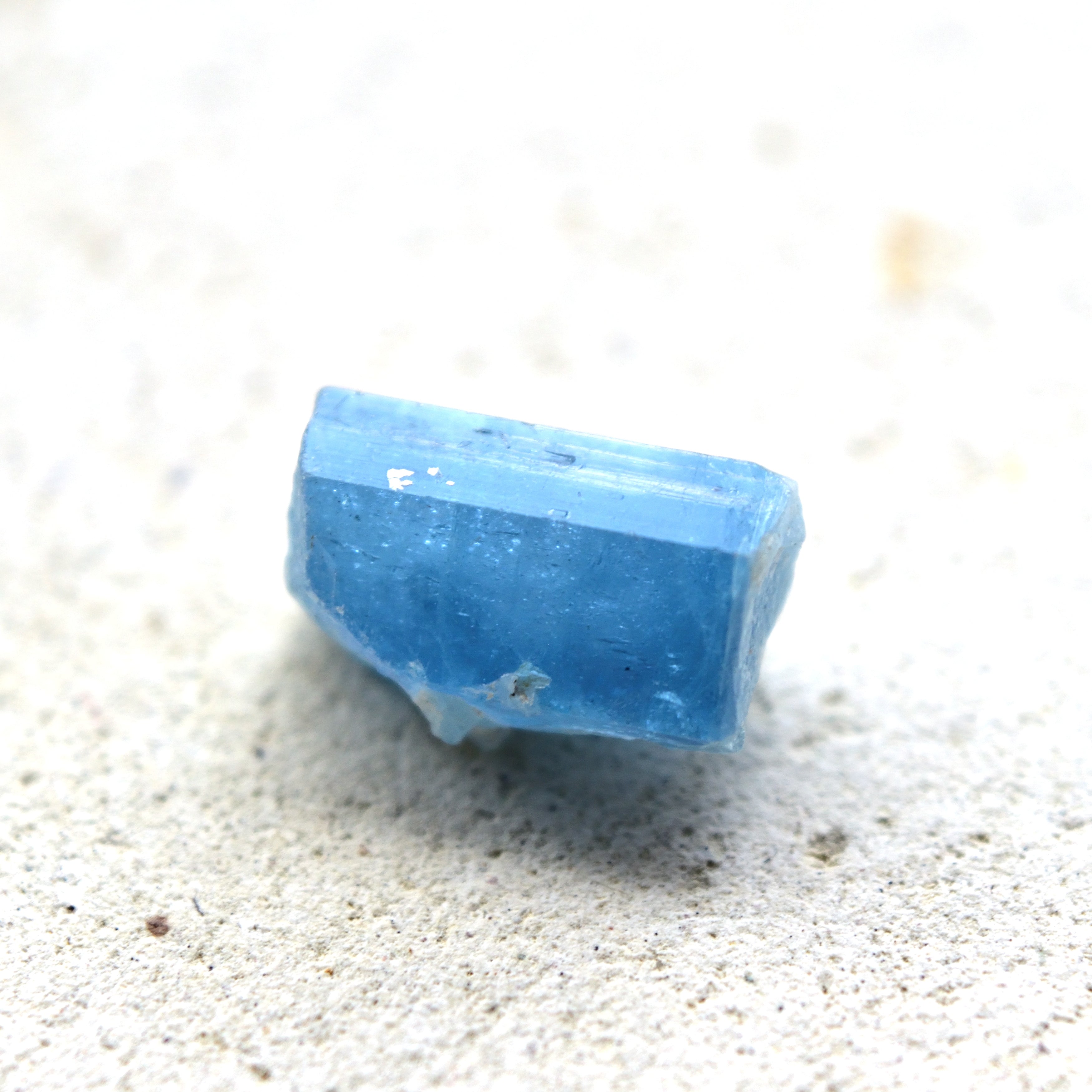 アクアマリン結晶　Abyss Blue　ベトナム産　9.5cts.