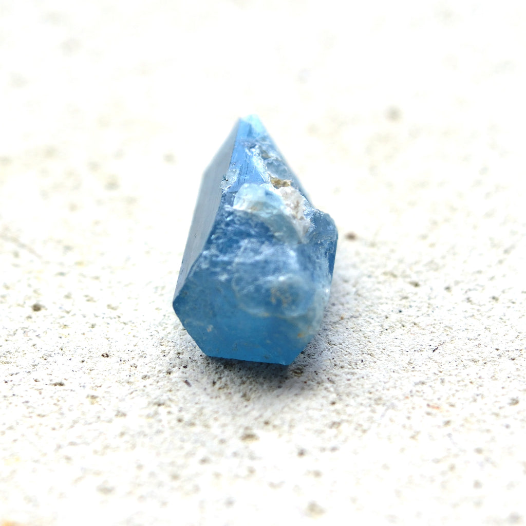 アクアマリン結晶　Abyss Blue　ベトナム産　9.5cts.