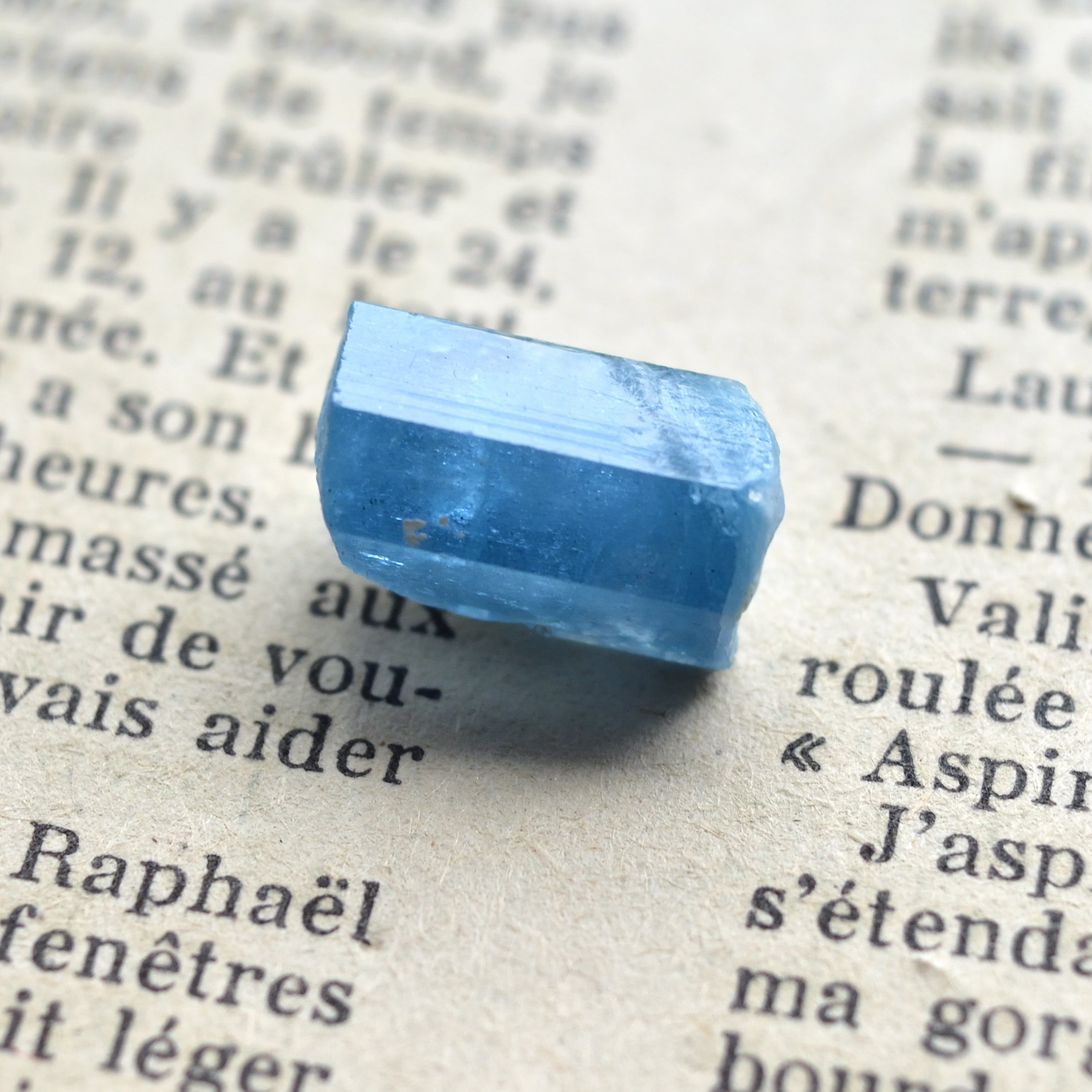 アクアマリン結晶　Abyss Blue　ベトナム産　9.5cts.