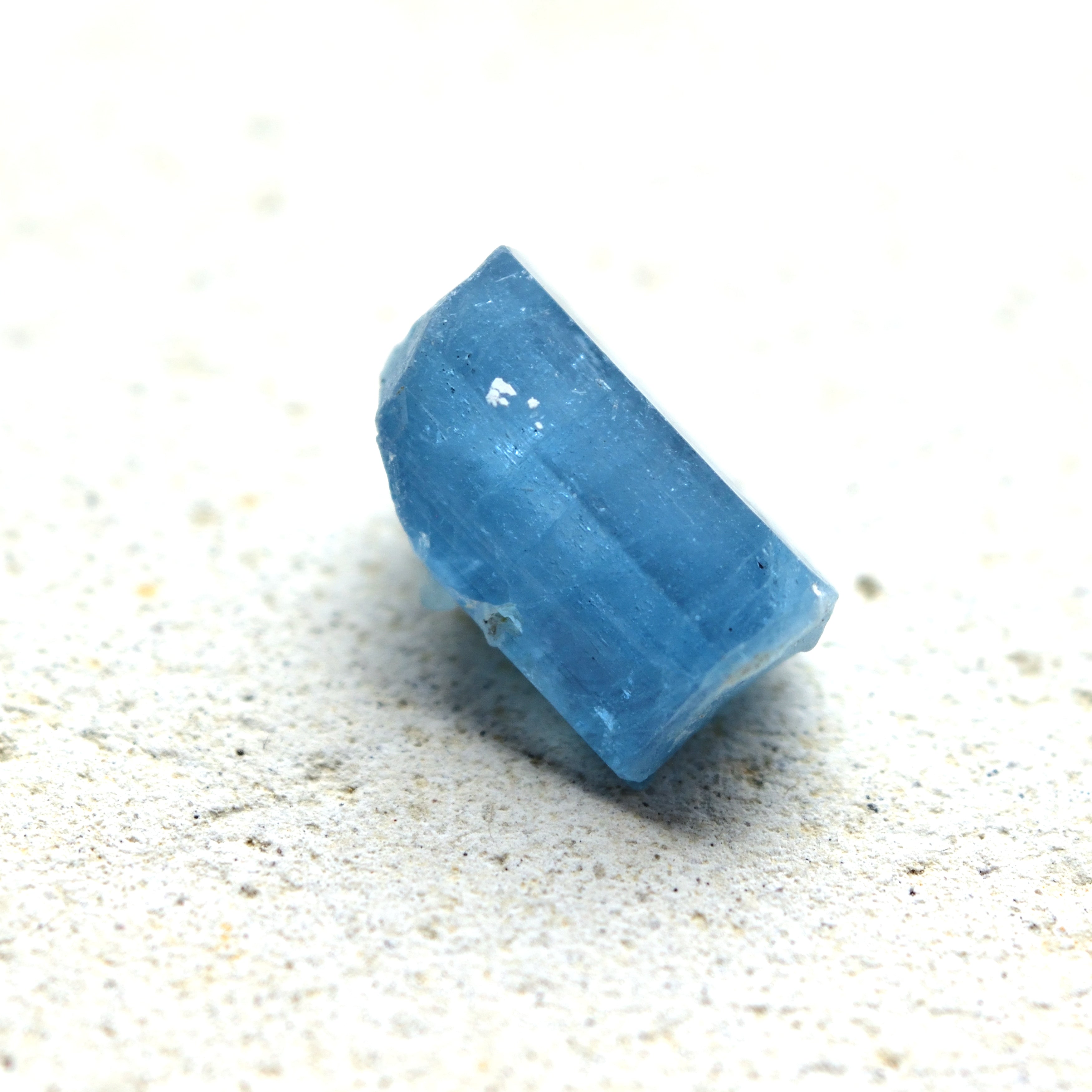 アクアマリン結晶　Abyss Blue　ベトナム産　9.5cts.