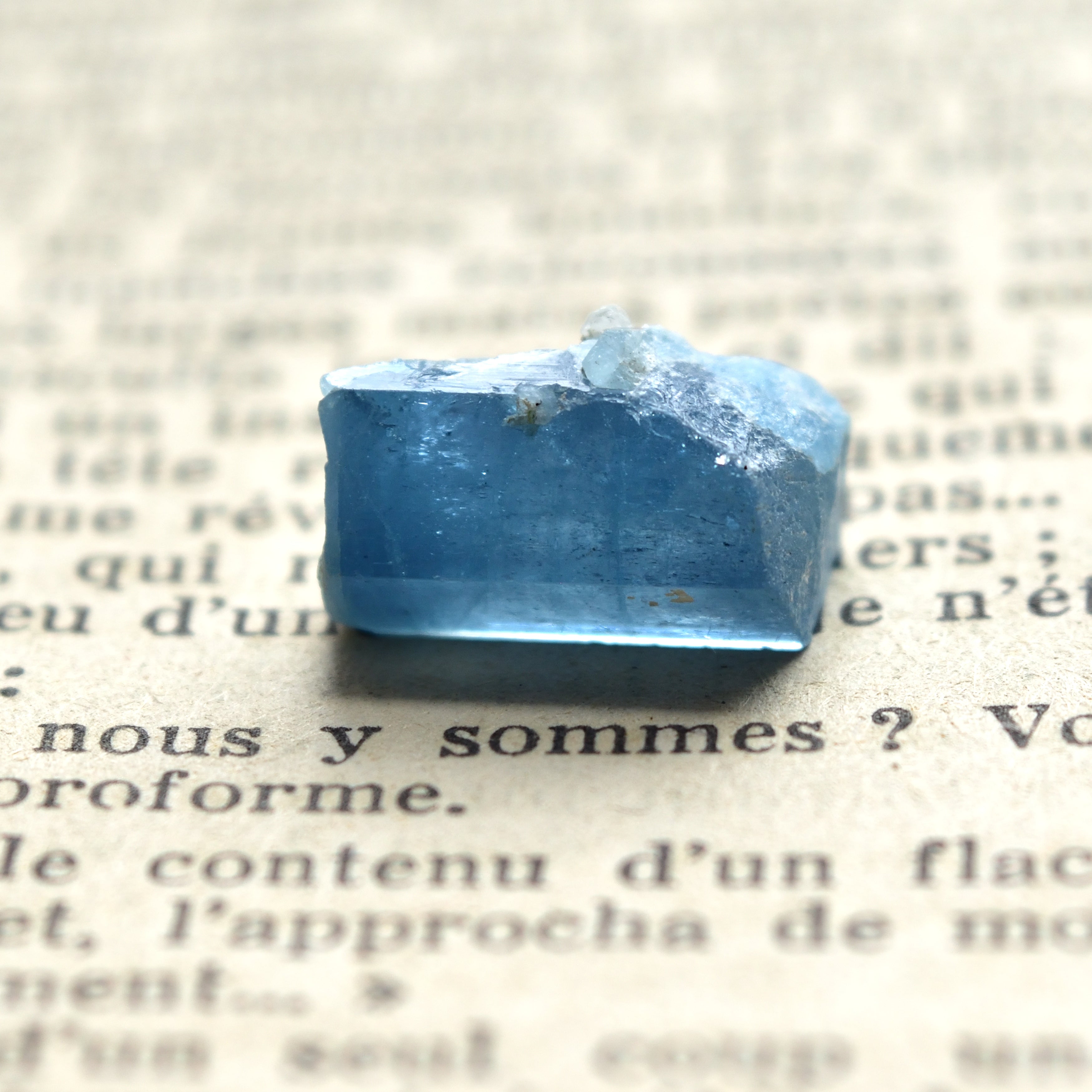 アクアマリン結晶　Abyss Blue　ベトナム産　9.5cts.