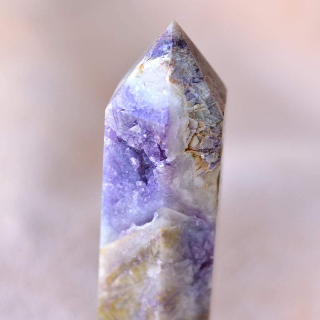 ティファニーストーン・ポイント　紫の洞窟　アメリカ・ユタ州産　89g