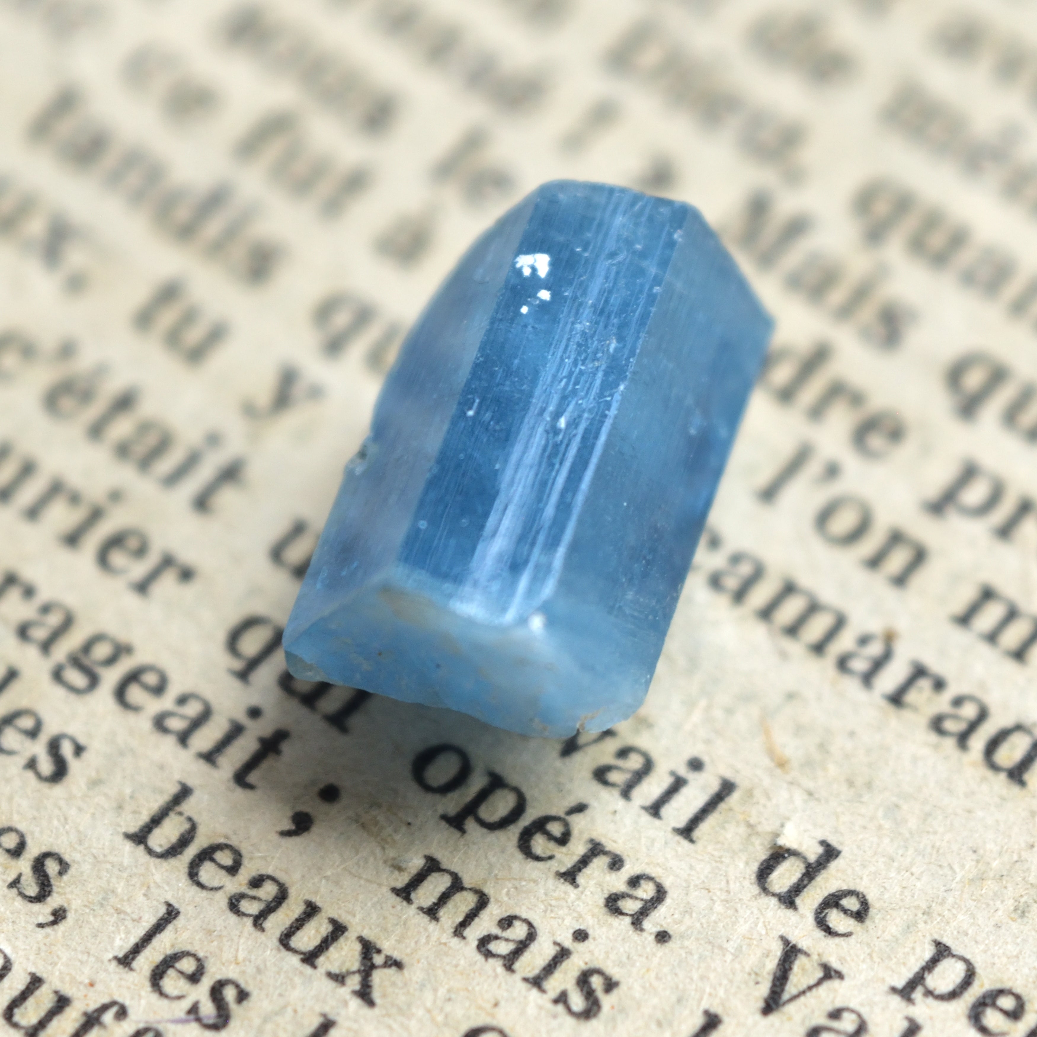 アクアマリン結晶　Abyss Blue　ベトナム産　9.5cts.