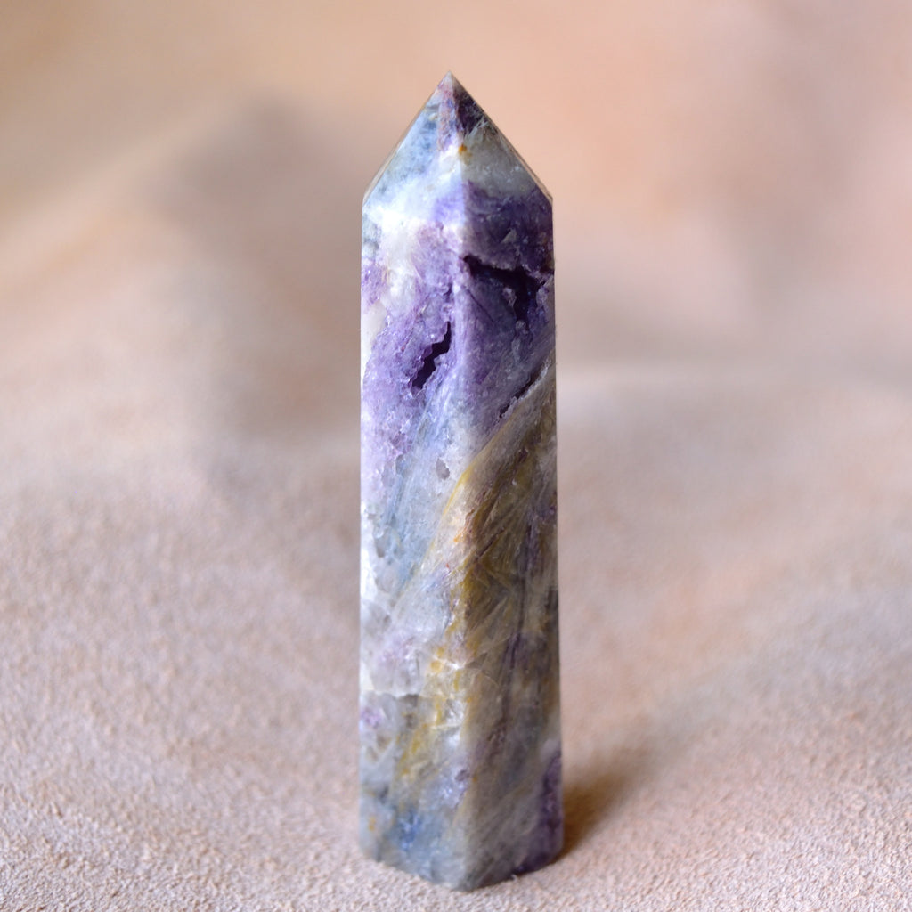 ティファニーストーン・ポイント　紫の洞窟　アメリカ・ユタ州産　89g