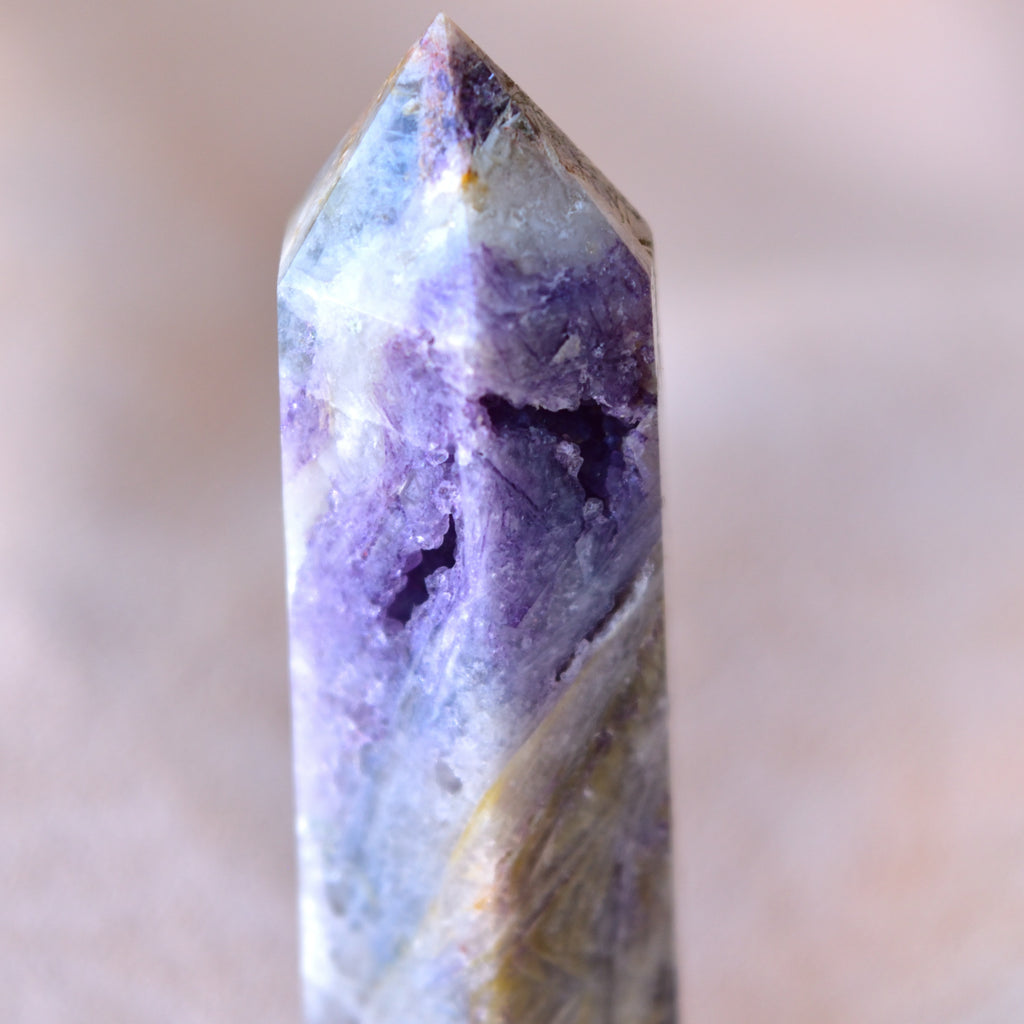 ティファニーストーン・ポイント　紫の洞窟　アメリカ・ユタ州産　89g