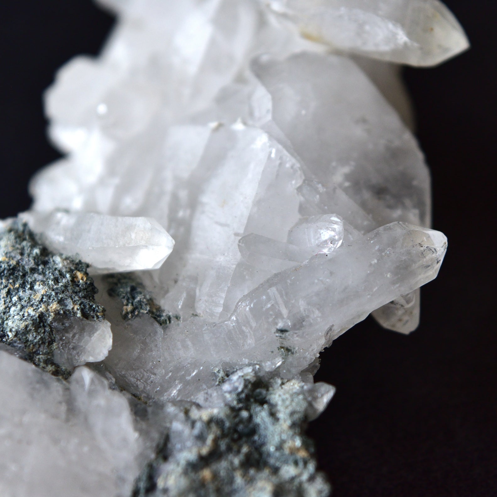 White Kailash Quartz Crystal Cluster - Chlorite - Singing - Himalayan Quartz - Mt. Kailash, Tibet - 51g