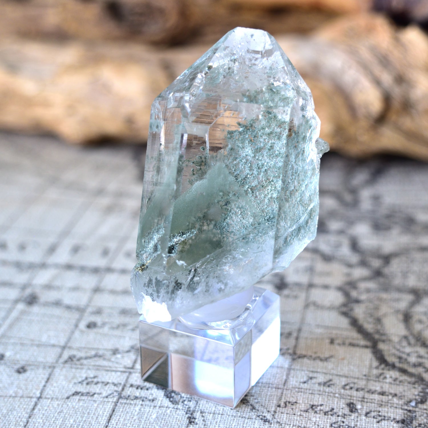 ヒマラヤ水晶　クローライト　ファントム　ガーデンクォーツ　「三諸山」　インド・マニハール産　119g