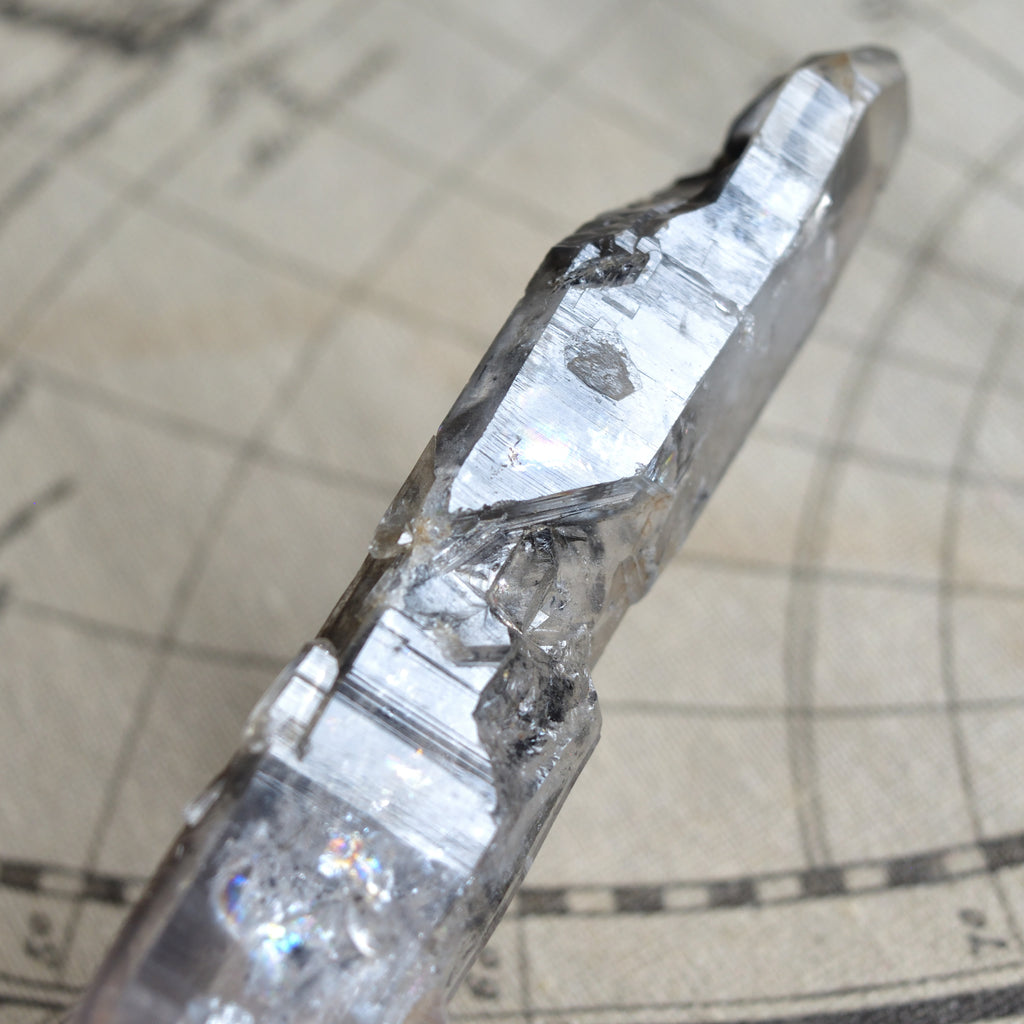 チベタン・クォーツ　両剣水晶　シンギングクリスタル　ファントム　”陰陽”　チベット産　81g