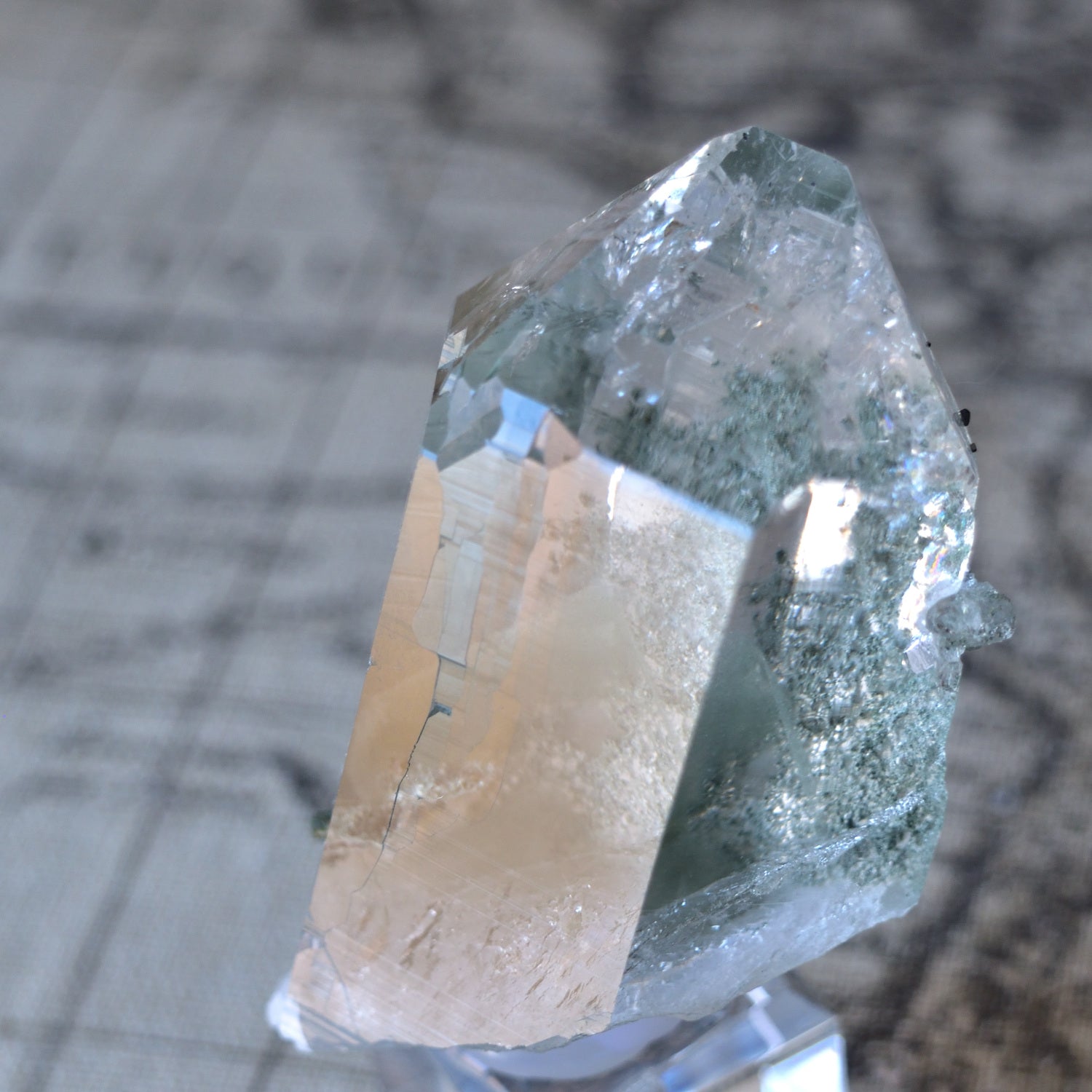ヒマラヤ水晶　クローライト　ファントム　ガーデンクォーツ　「三諸山」　インド・マニハール産　119g