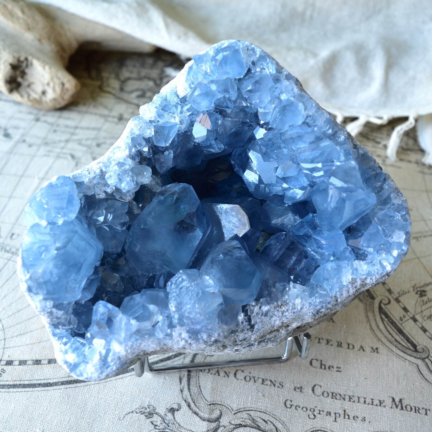 セレスタイト・クラスター・ジオード　Blue Cave　マダガスカル産　3.2kg