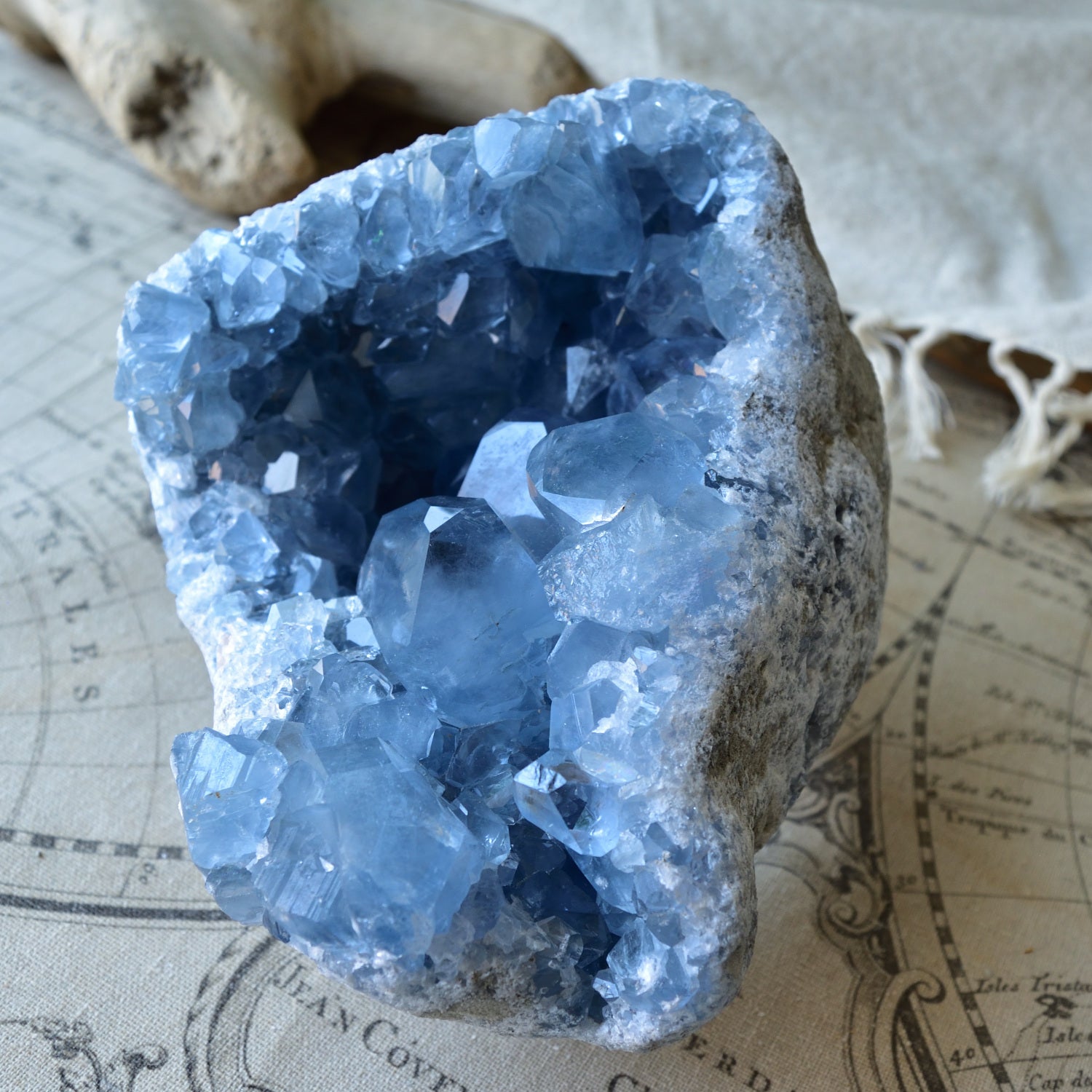 セレスタイト・クラスター・ジオード　Blue Cave　マダガスカル産　3.2kg