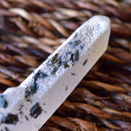 カルサイト・イン・クォーツ　ヘマタイト　Protective Channeling Wand　内モンゴル産　40g
