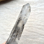 チベタン・クォーツ　両剣水晶　シンギングクリスタル　ファントム　”陰陽”　チベット産　147g