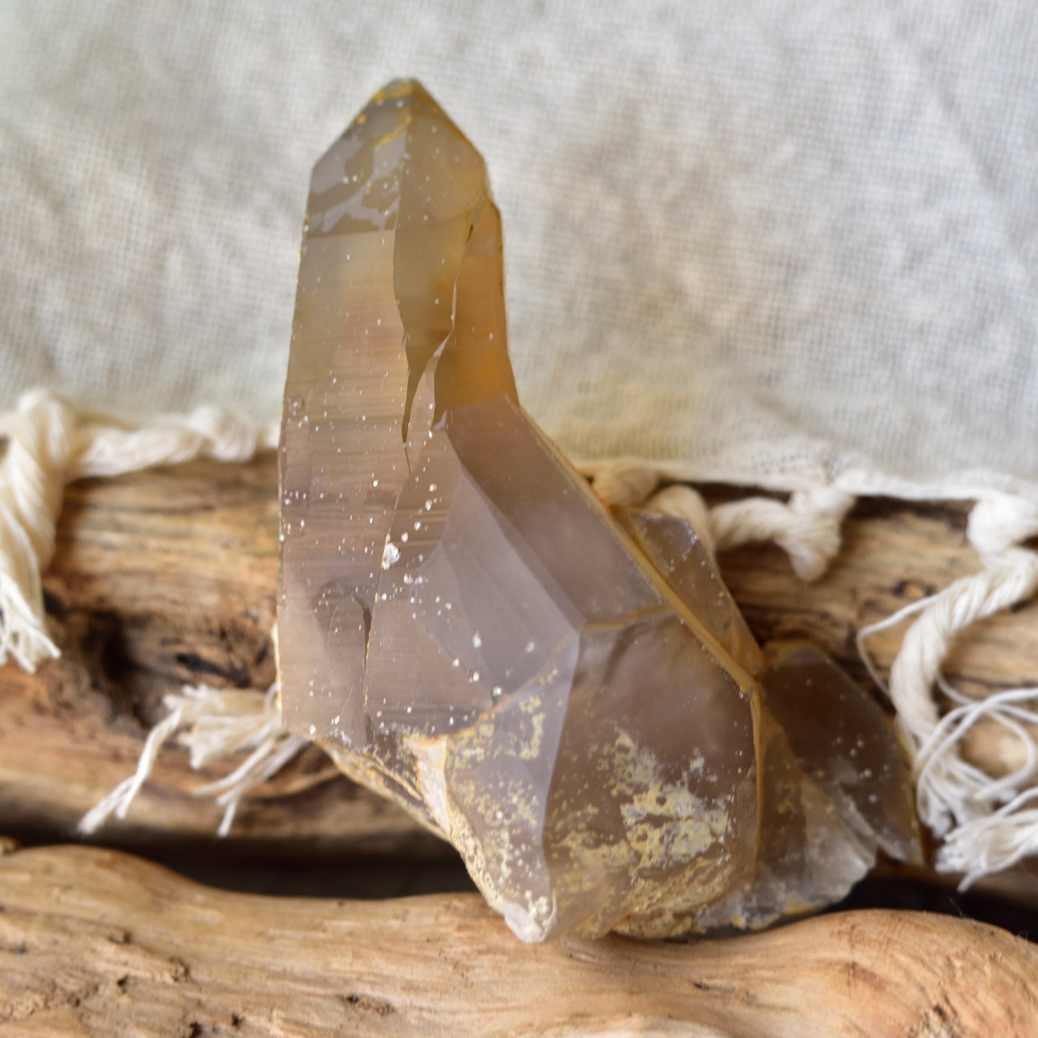 鹿川（ししかわ）煙水晶クラスター　スモーキークォーツ　ドフィーネ式双晶　貫入水晶　イシス　産地証明書付　宮崎県鹿川産　130g