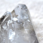 チベタン・クォーツ　両剣水晶　シンギングクリスタル　ファントム　”陰陽”　チベット産　147g