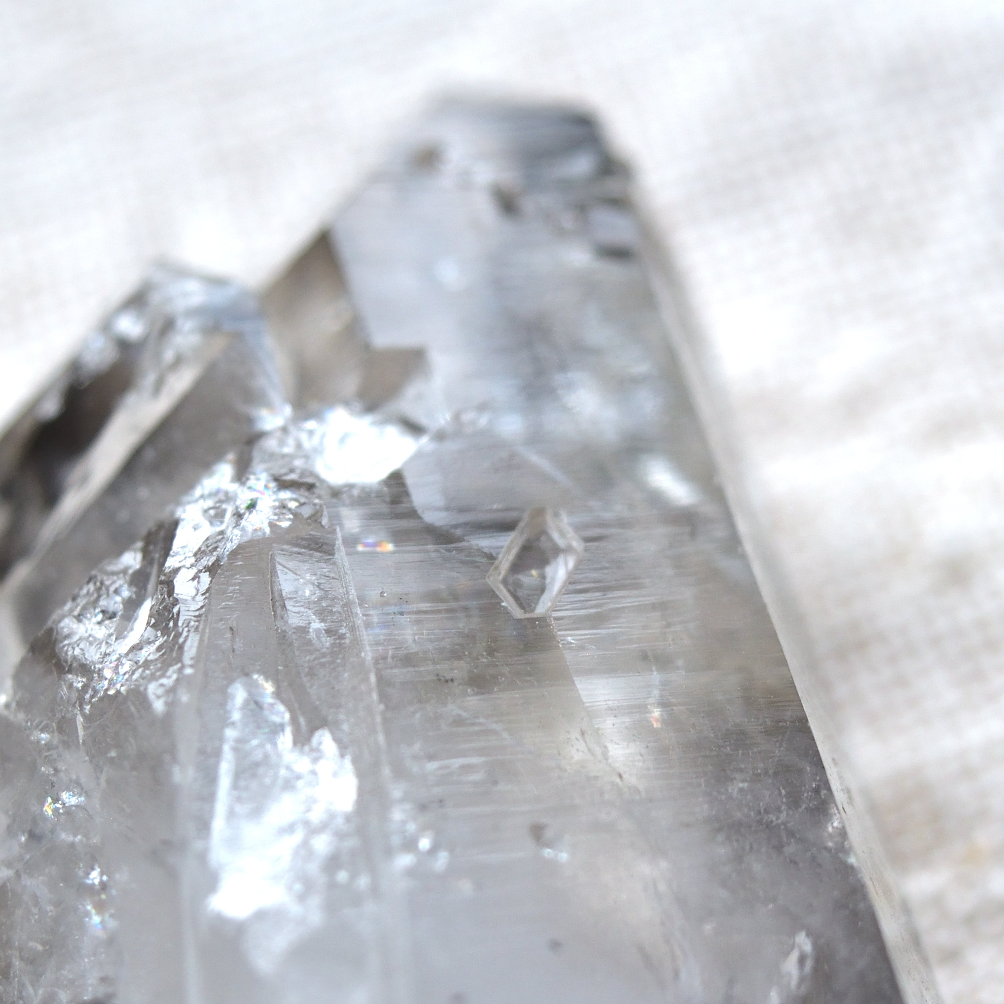 チベタン・クォーツ　両剣水晶　シンギングクリスタル　ファントム　”陰陽”　チベット産　147g