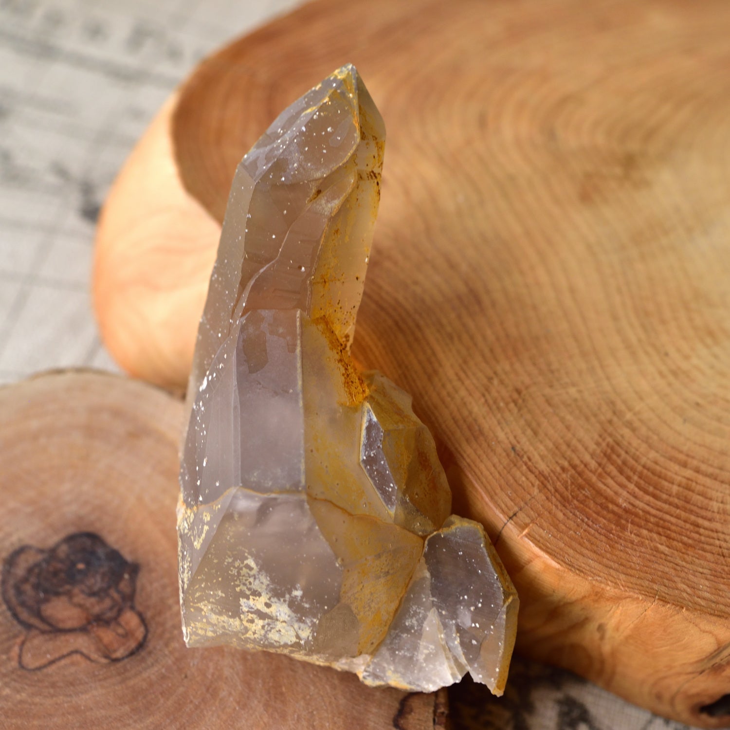 鹿川（ししかわ）煙水晶クラスター　スモーキークォーツ　ドフィーネ式双晶　貫入水晶　イシス　産地証明書付　宮崎県鹿川産　130g