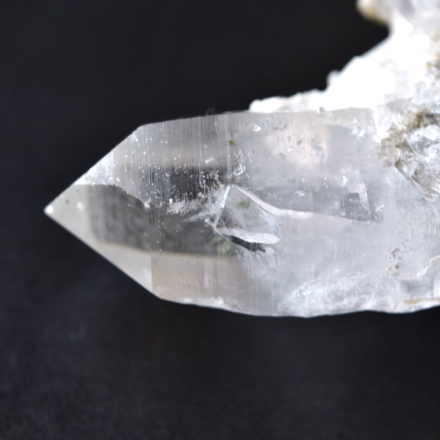 Takachiho Iwato Quartz Cluster - Penetrated - Bridge - Chlorite in Quartz - Bent Quartz - with Certificate of Origin - Takachiho Town, Miyazaki Prefecture in Japan 73.5g