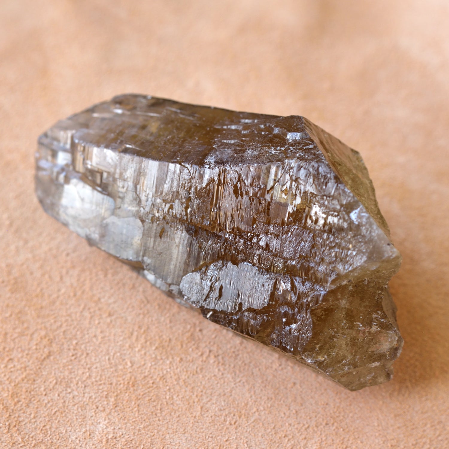スモーキー・シトリン　Surubim Quartz　セルフヒールド　大地の癒し　ブラジル・ミナスジェライス州産　360g
