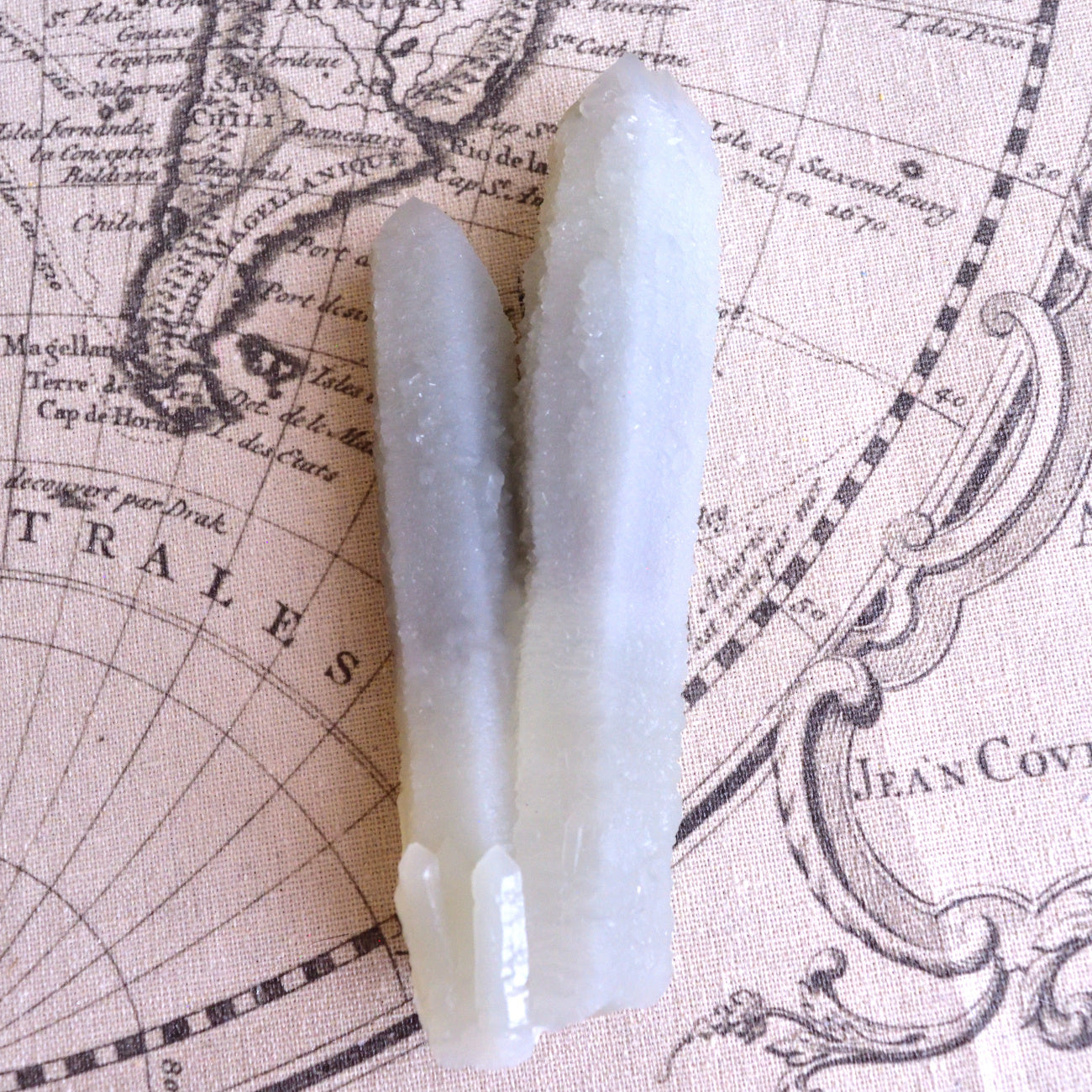 ヘデンバーガイト・イン・クォーツ　シンギングクリスタル　内モンゴル産　250g