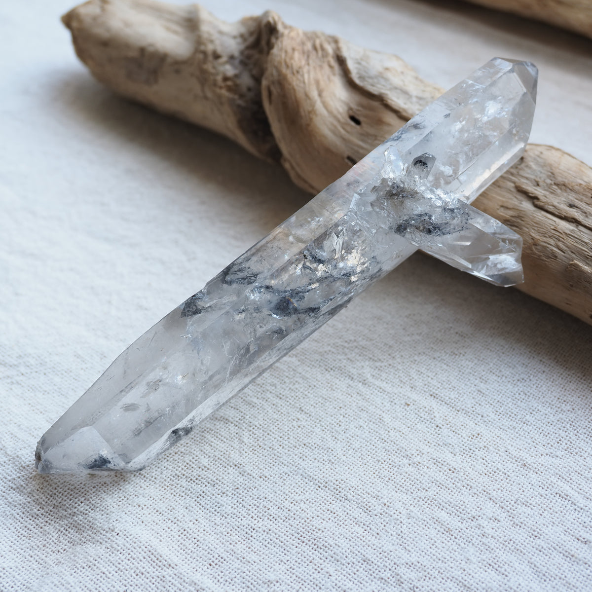 チベタン・クォーツ　両剣水晶　シンギングクリスタル　ファントム　”陰陽”　チベット産　188g