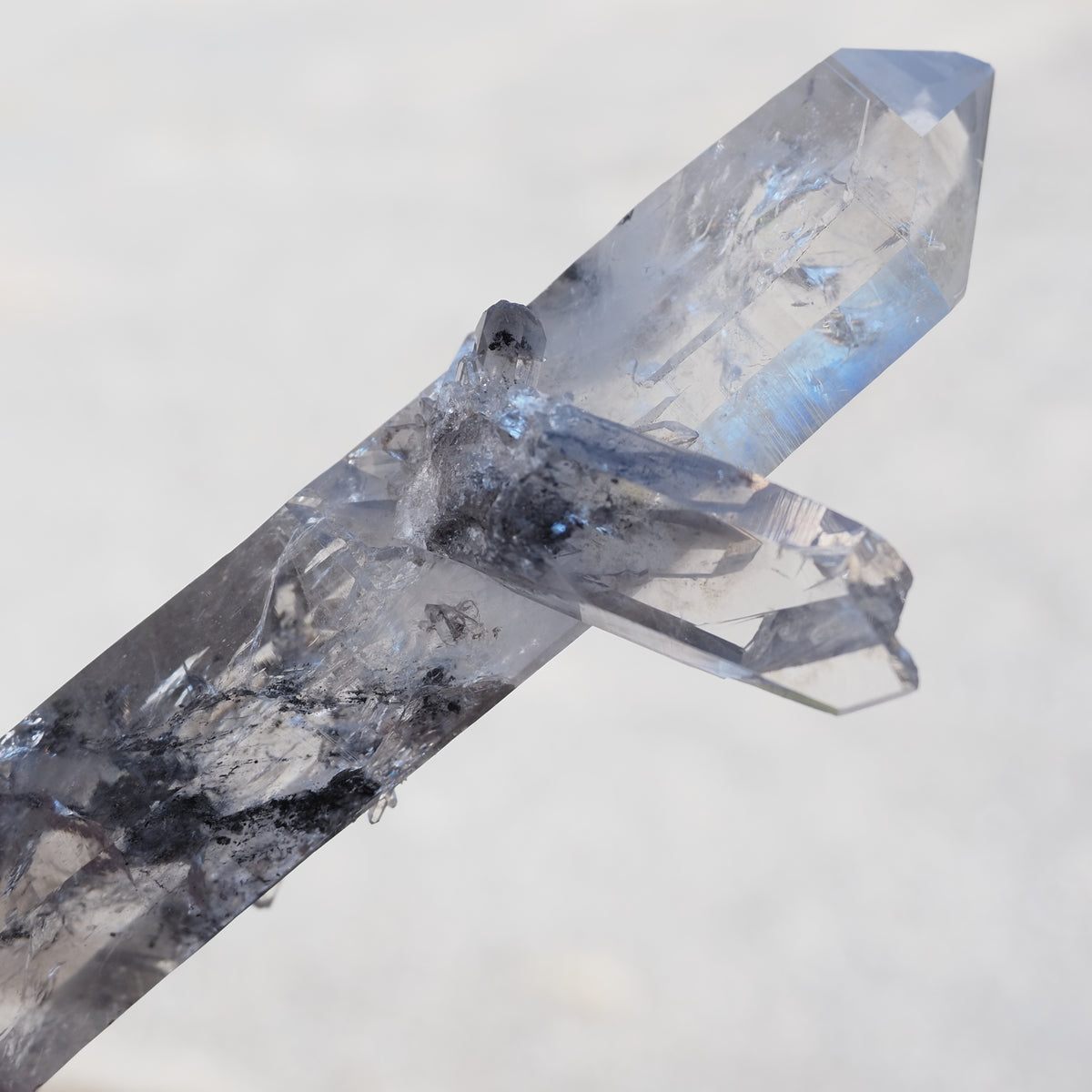 チベタン・クォーツ　両剣水晶　シンギングクリスタル　ファントム　”陰陽”　チベット産　188g