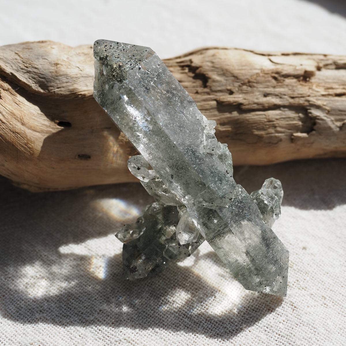 ヒマラヤ水晶クラスター　クローライト・イン・クォーツ　両剣水晶　クロス　ネパール・ガネーシュヒマール産　79ｇ
