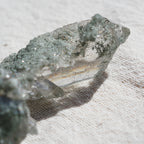 ヒマラヤ水晶クラスター　クローライト・イン・クォーツ　両剣水晶　クロス　ネパール・ガネーシュヒマール産　79ｇ