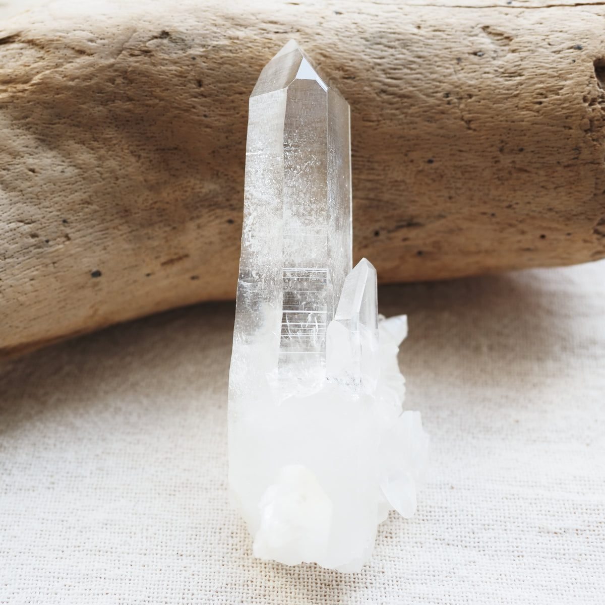河池水晶　Hechi Quartz　洞窟の女神　中国・広西チワン族自治区産　113g