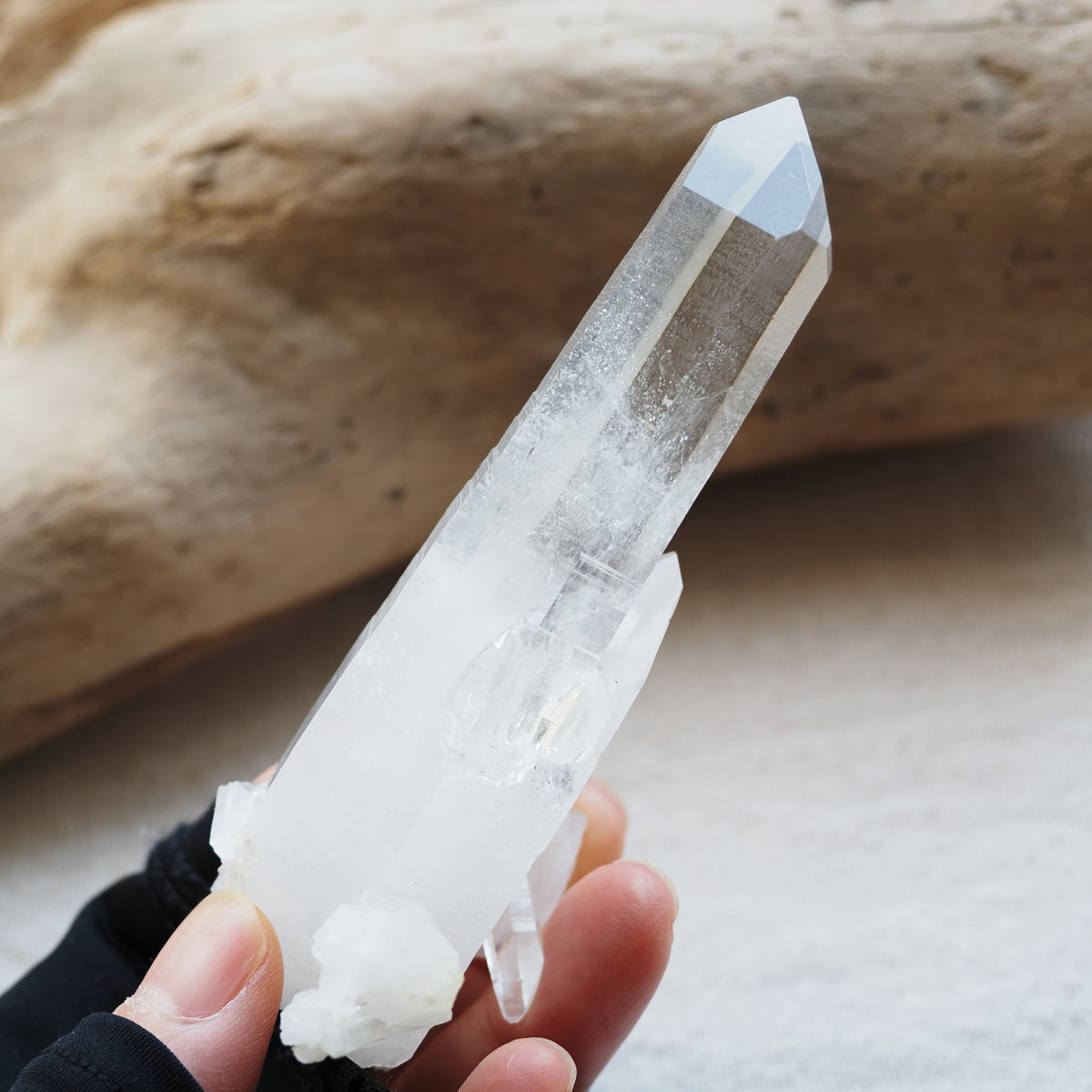 河池水晶　Hechi Quartz　洞窟の女神　中国・広西チワン族自治区産　113g