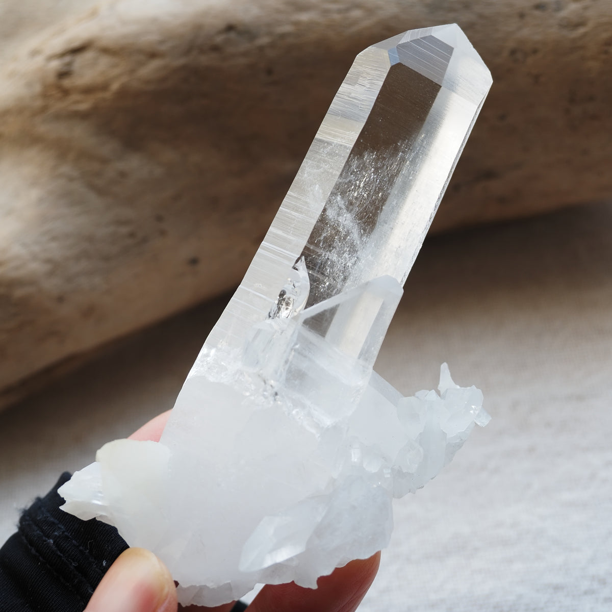 河池水晶　Hechi Quartz　洞窟の女神　中国・広西チワン族自治区産　113g