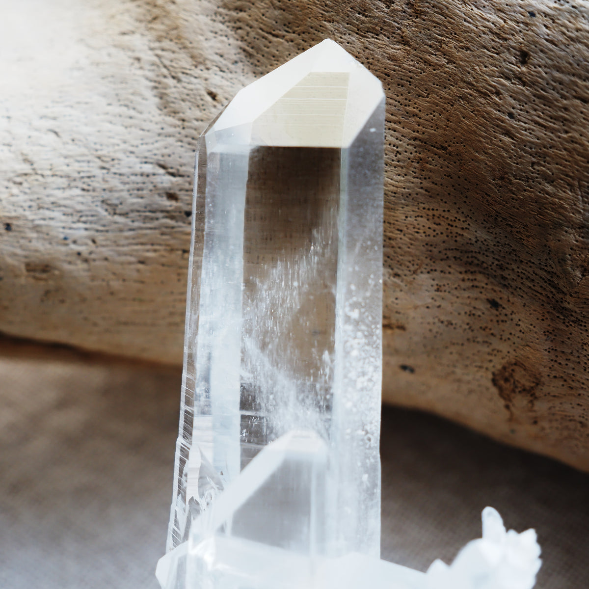 河池水晶　Hechi Quartz　洞窟の女神　中国・広西チワン族自治区産　113g