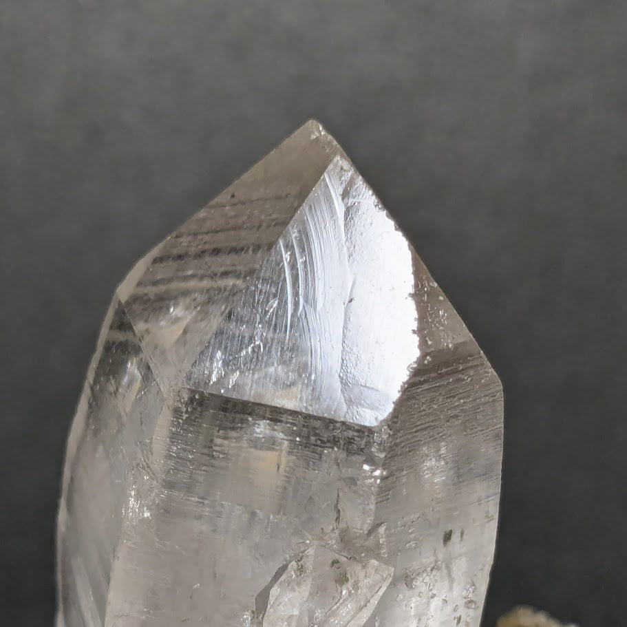 Takachiho Iwato Quartz Cluster - Penetrated - Bridge - Chlorite in Quartz - Bent Quartz - with Certificate of Origin - Takachiho Town, Miyazaki Prefecture in Japan 73.5g