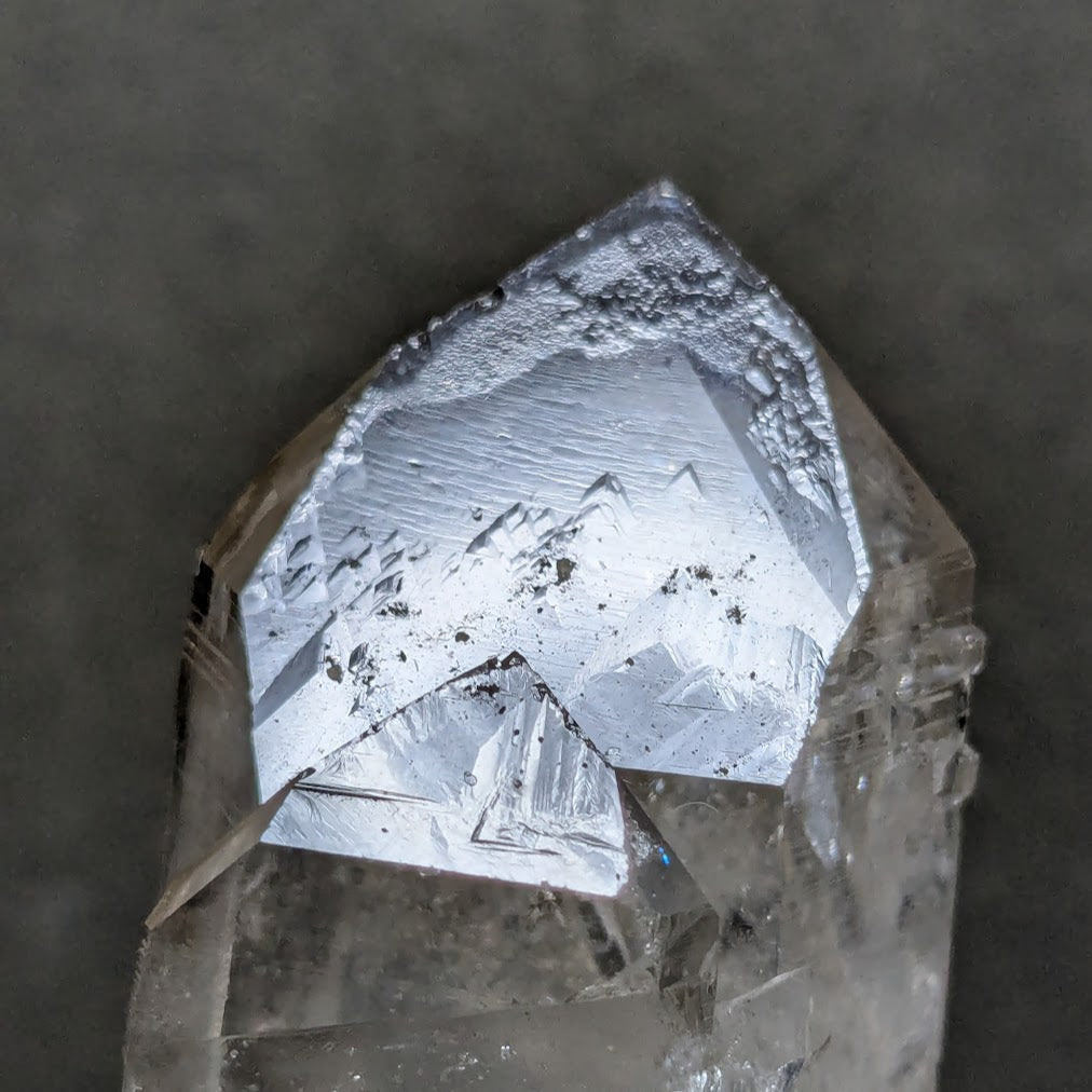 チベタン・クォーツ　両剣水晶　シンギングクリスタル　ファントム　”陰陽”　チベット産　147g